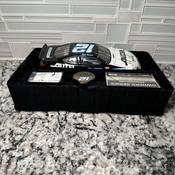 RYAN NEWMAN 2006 DODGE CHARGER ALLTEL DIECAST, 1/24 - Shelf Display - Signed - Picture 4 of 14